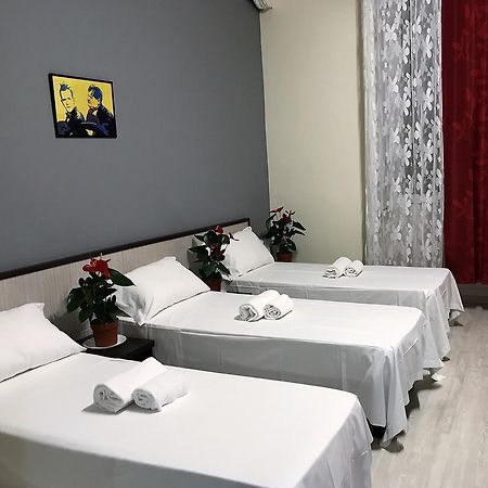 Hotel Paris Milan Bagian luar foto