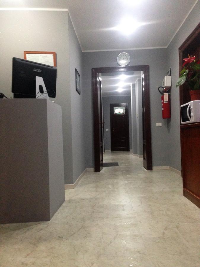 Hotel Paris Milan Bagian luar foto